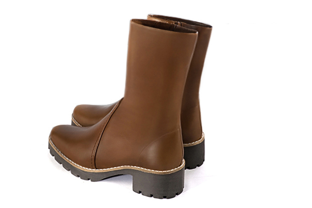 Caramel brown women's ankle boots with a zip on the inside. Round toe. Low rubber soles. Rear view - Florence KOOIJMAN